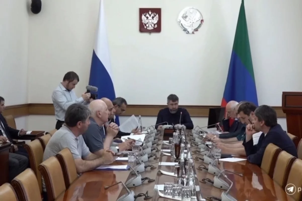 Премьер РД отчитал чиновников за срыв переселения людей из оползневых зон