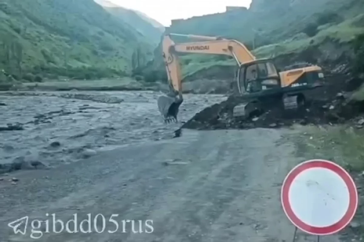 Водителей Дагестана призвали не ездить в 55 сел с размытыми дорогами
