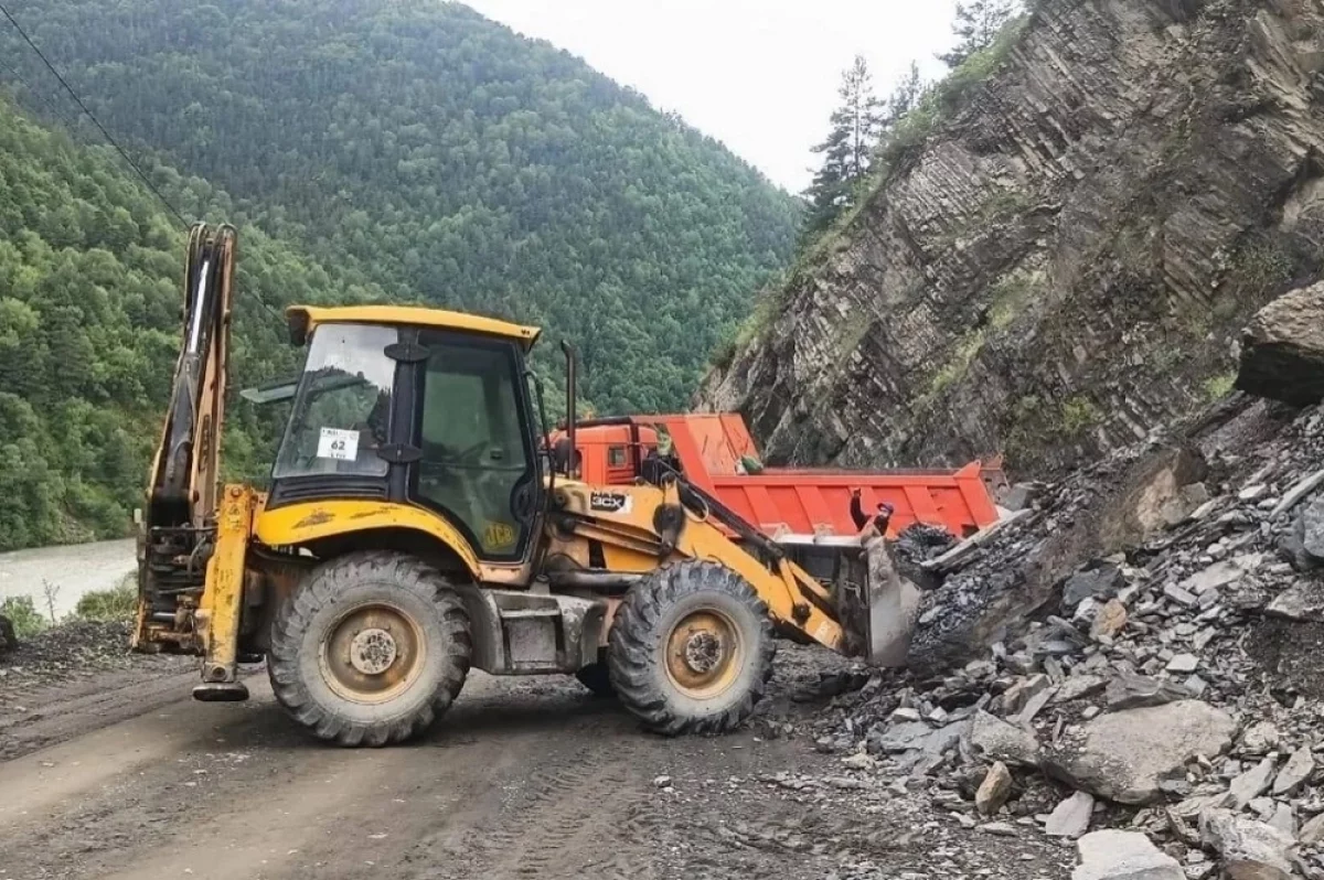 В Дагестане восстановили движение на 10 участках дорог после ливней