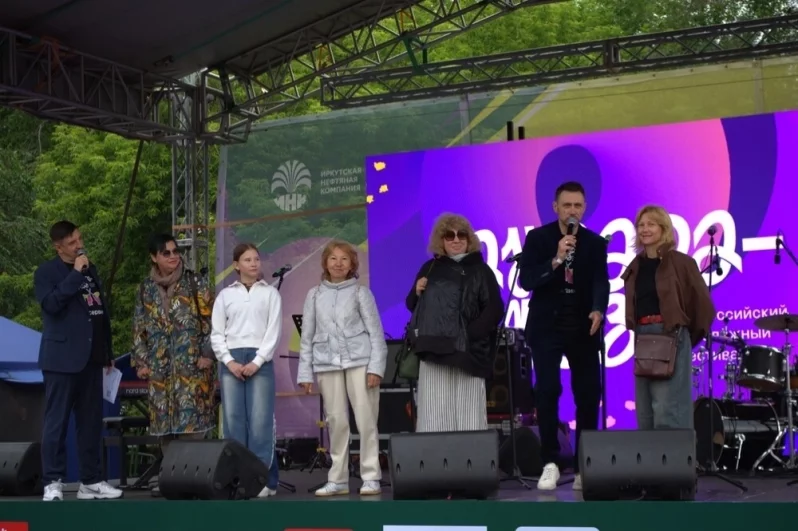 В этот день гости фестиваля получили множество самых разных призов: от браслетов с логотипами до билетов на вечерний концерт Игоря Бутмана.