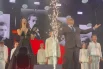 На сцене царило праздничное настроение.