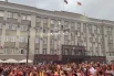 На площади собралось немало народа.
