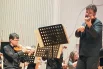 Давиде Алонья из Италии играл в Карнеги-холле, Берлинской филармонии, Каирском оперном театре и на других мировых сценах. 