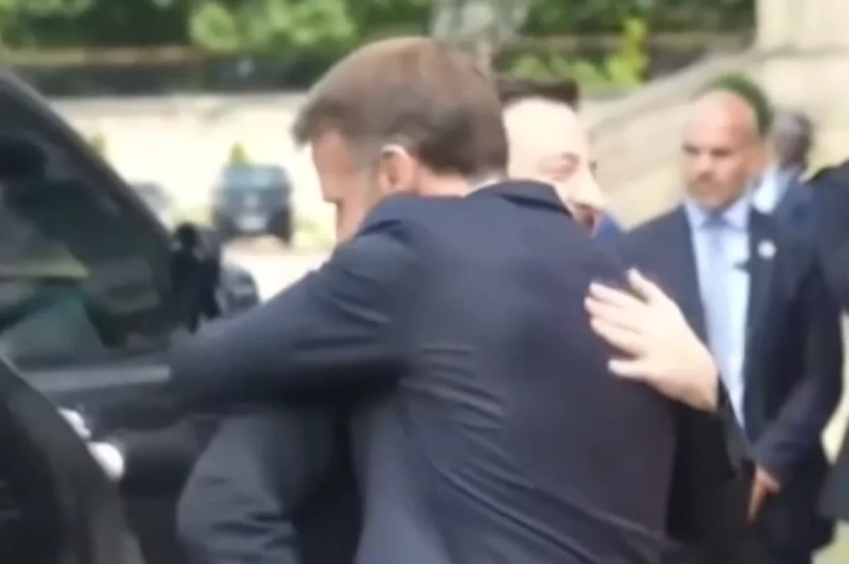 Истероиды в одной лодке: профайлер расшифровал объятия Зеленского и Макрона