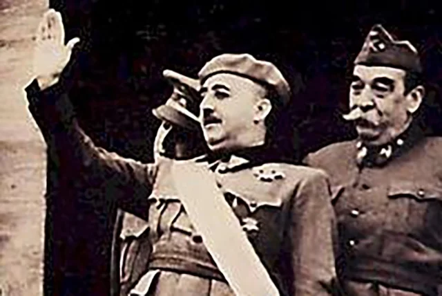 Генерал Франсиско Франко на военном параде в 1937 году.