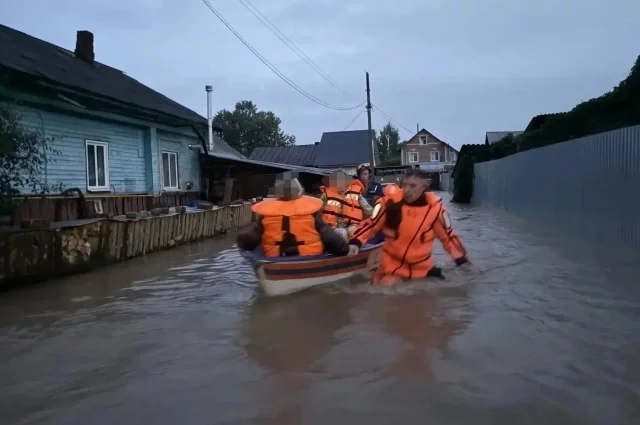 Затопление улицы в Глазове
