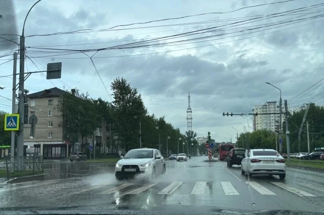 Переполнение ливневой канализации происходит во время аномальных осадков.