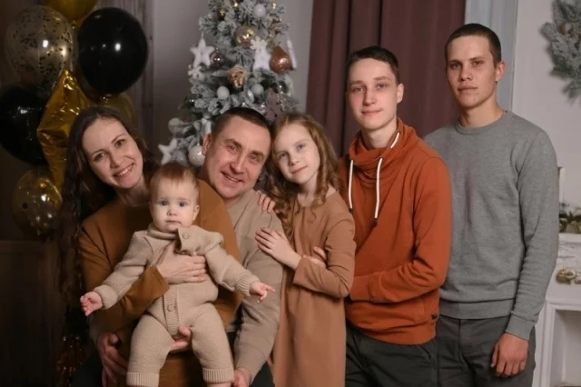 Семья Горшковых по-настоящему богата — у них любовь и четверо прекрасных детей. 