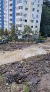 Водный поток хлынул прямо возле одного из ЖК. 