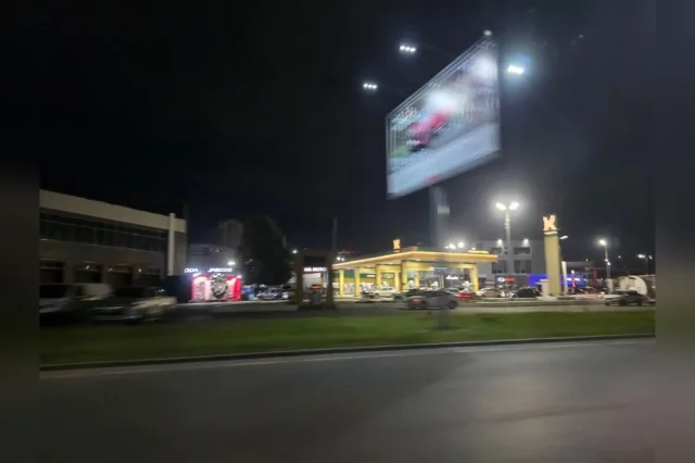 По данным пресс-службы Раиса Татарстана, в последние дни на заправочных станциях Казани и других городов республики фиксируется аномальный рост спроса. 