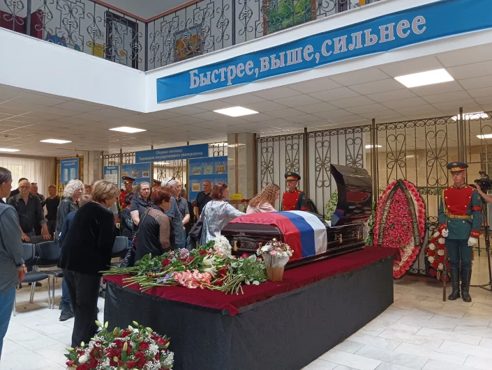 Прощание проходило в стенах вуза, где Куклева проработала более 20 лет.