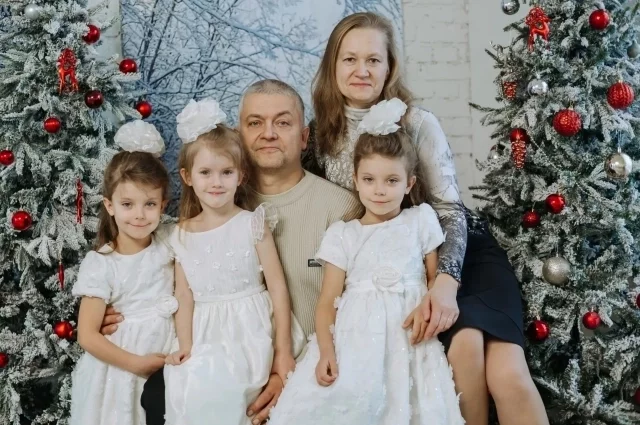 Близнецов Катю и Веронику легко перепутать, а сестрёнка Лена отличается и внешне, и по характеру