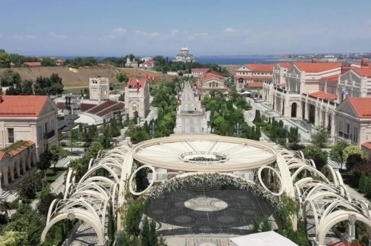 ЧС в Крыму: три тревоги, очередь у моста и бензин по кодам