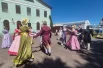 На улице Спасской организована открытая танцевальная площадка «Вишневая кадриль», где проходят мастер-классы по историческим танцам.