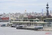 Пушкинскую набережную в Парке Горького сделали всесезонной. Здесь установили шесть павильонов, между которыми разбили удивительный сад.