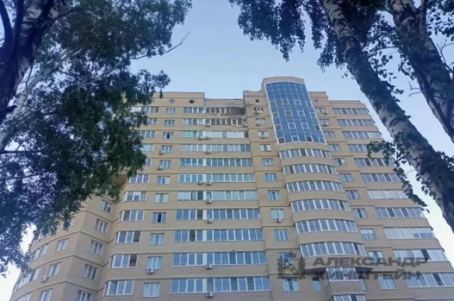 Одна из многоэтажек Курска, поврежденная атакой вражеского БПЛА.