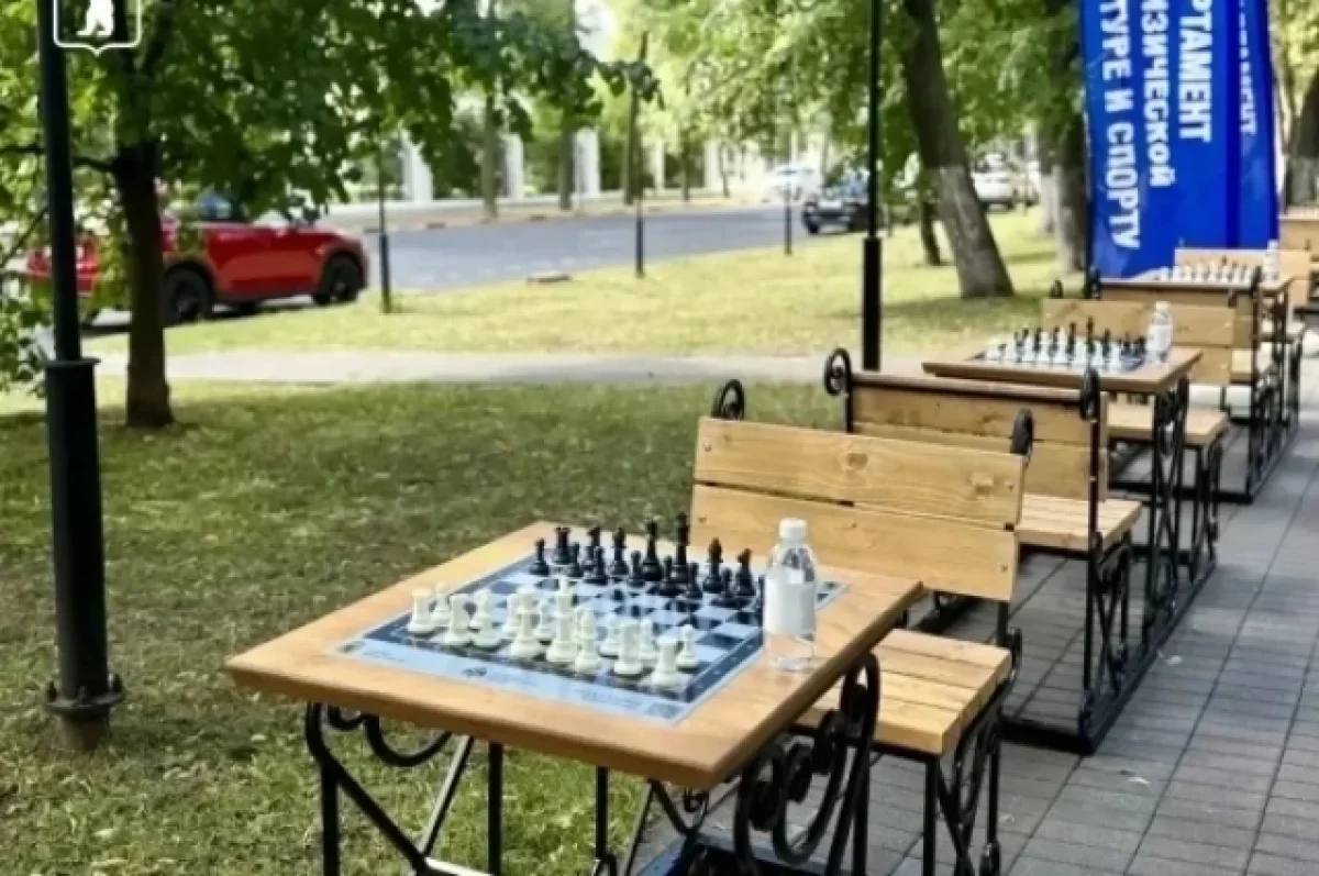 Вандалы разгромили шахматный стол в центре Ярославля