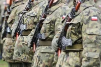 Поляки были кадровыми военными, это можно понять по их радиопереговорам, экипировке.