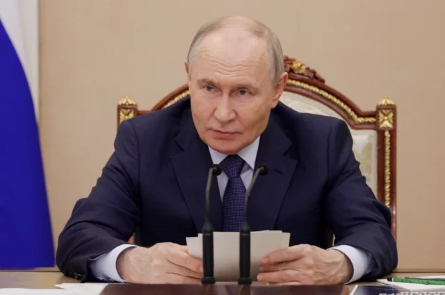 Состояние экономики РФ, ее ключевых отраслей устойчиво, несмотря на внешние попытки дестабилизировать топливный рынок, заявил президент России Владимир Путин