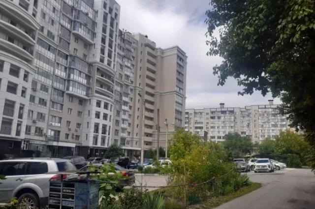 Целый день над городом звучат сигналы опасности атак вражеских БПЛА.