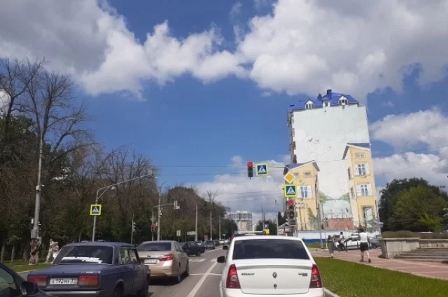 Водителей в Белгороде призвали быть осторожнее на дорогах и на заправках из-за налетов враждеских беспилотников.