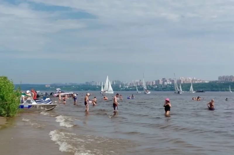 В Самаре гонка крейсерских яхт на короткую дистанцию в 2,5 морские мили стартовала в 13:00 у острова Голодный напротив Октябрьской набережной 