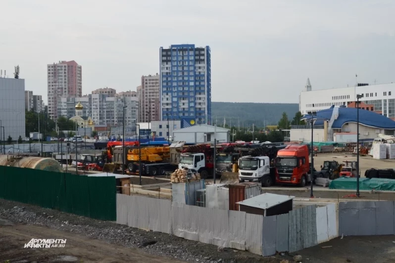 Техники на территории объекта стало меньше — часть забрали после судов.