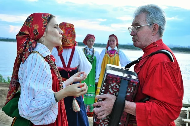 На фестиваль «Крымская братина» в Среднеахтубинский район прибыли артисты со всей России: 110 исполнителей и 13 творческих коллективов.