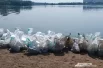 Волонтёрам предоставляют защитные костюмы и питание.