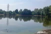 На воде работают специалисты минприроды и спасатели.