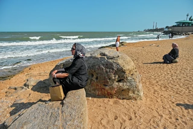 За эти 30 лет уровень моря упал почти на три метра.