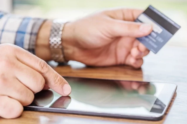 Льготы по карте МИР с 1 августа: что доступно, как получить через Госуслуги