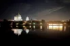 Троицкий собор Псковского Кремля стоит на реке Великой 