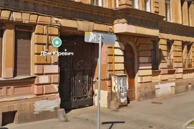 Ворота, которыми зажало ребёнка.