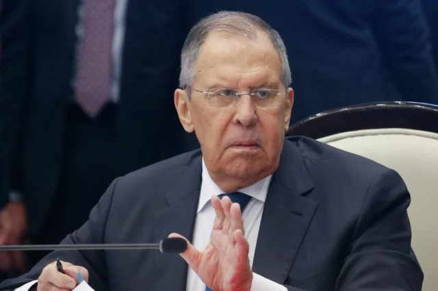 Лавров напомнил, что с Запада слышны лозунги о «деколонизации России», под чем подразумевается расчленение страны.