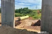 Параллельно ведутся работы по устройству коммунальных сетей.