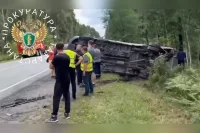 Легковой автомобиль Ford Focus выехал на встречную полосу и столкнулся с микроавтобусом Ford Transit, перевозившим детскую хоккейную команду из Москвы. 