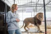 Дрессировщица Жанна Забелкина со своим львом.
