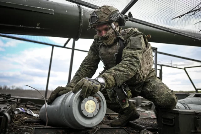 Боевая работа расчета САУ 2С7 «Пион» 34-й артиллерийской дивизии 273-й артиллерийской бригады группировки войск «Запад» ВС РФ.