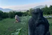 Внизу раскинулся современный шумный Пятигорск с пробками, толпами туристов и торговцев.