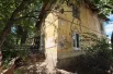 Городские службы оградили дом лентой, но не расселили.
