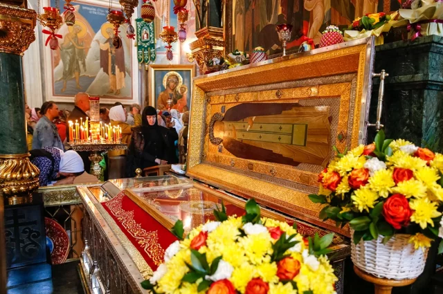 Рака преподобного Серафима Саровского в Дивеевском монастыре.