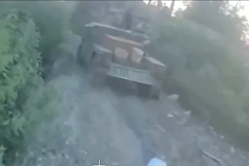 Были уничтожены боевые бронированные машины HMMWV и «Козак».