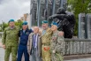 На митинге присутствовал автор основной скульптурной части мемориала «Чёрный тюльпан» — Константин Васильевич Грюнберг (в центре).