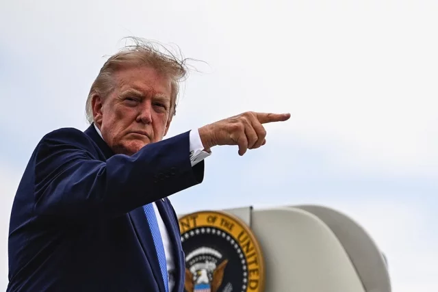 Самому Трампу через отзывной траст принадлежит около 41% компании. Юридически тут, впрочем, опять все «на тоненького». 