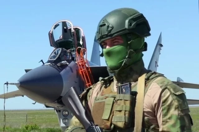 Запуск с самолёта значительно увеличивает дальность для столь мощного боеприпасам, в отличие от РСЗО.