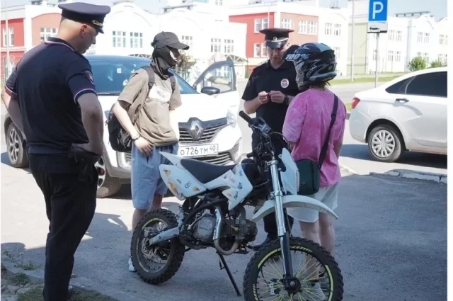 Водительские права на управление питбайком не требуются.
