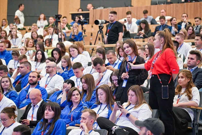 Отдельной темой выступления стала поддержка СВО. Мэр напомнил, что Москва остается крупнейшим производителем продукции для военно-технического комплекс. Также в столице военнослужащие получают высокотехнологичное лечение.