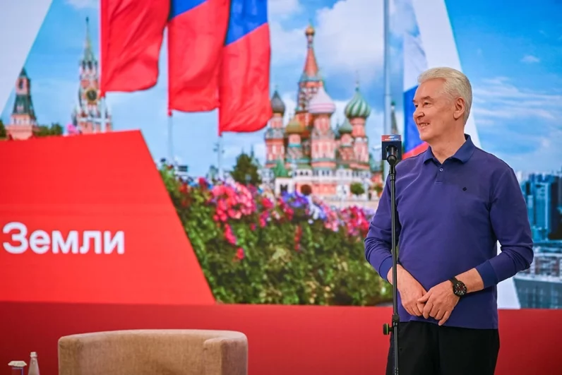 Мэр сообщил, что столица прикладывает максимум усилий для выравнивания экономики и поддержки регионов: 68 процентов всех московских налогов и сборов поступает в федеральный бюджет.