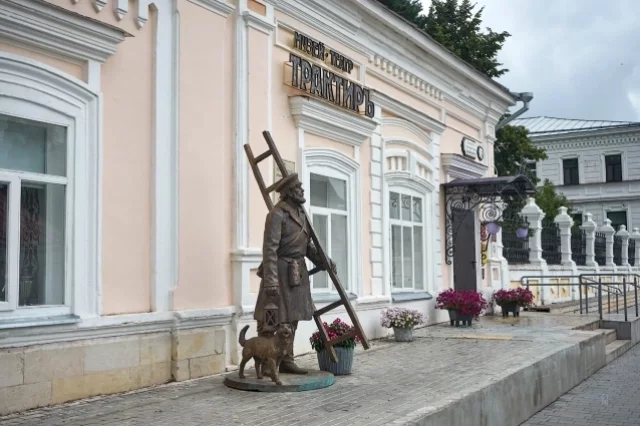 В историческом центре Елабуги интересные скульптуры